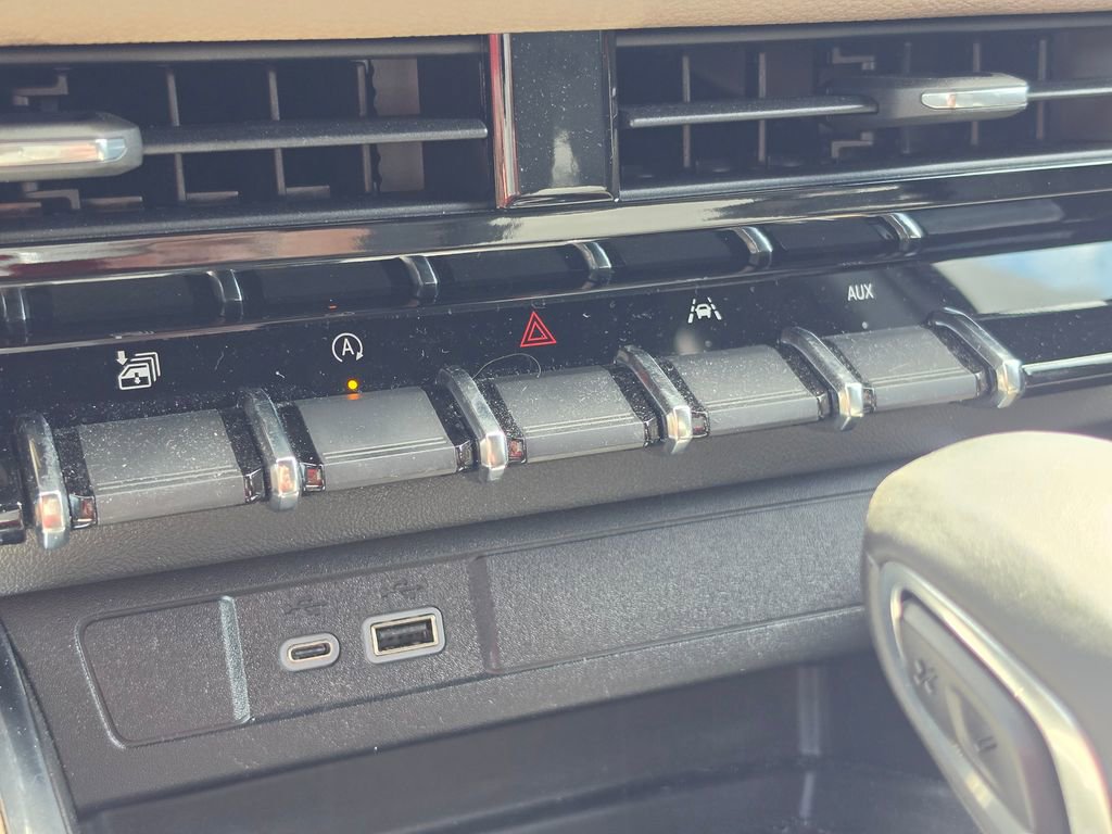 Used 2025 GMC Canyon Denali image 26