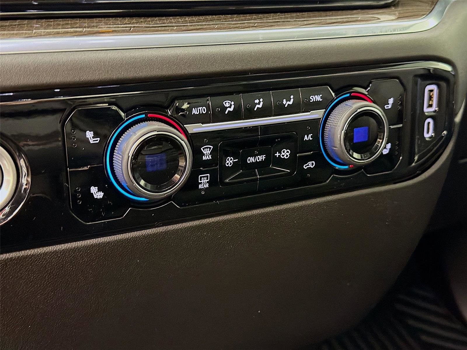 Used 2022 Chevrolet Silverado 1500 LT AWD/4WD image 16