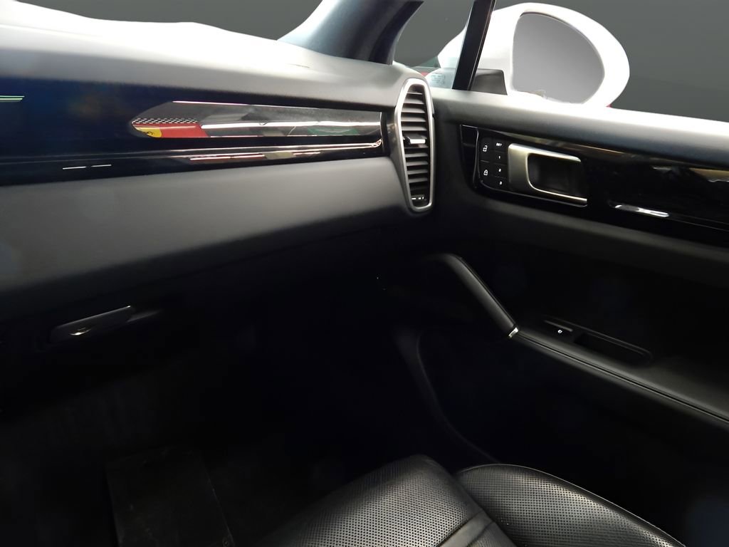 Used 2023 Porsche Cayenne image 26