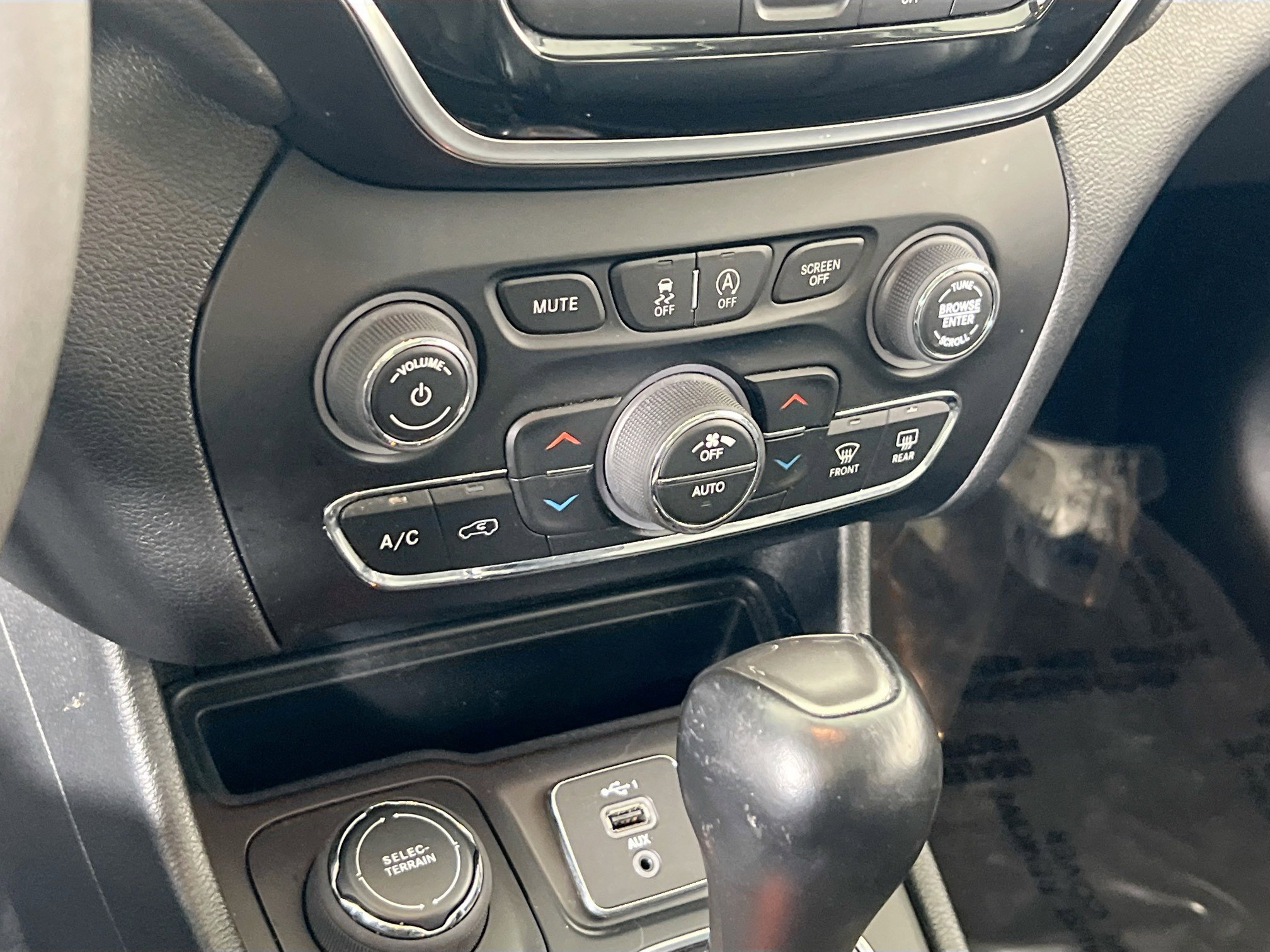 Used 2022 Jeep Cherokee Limited image 15