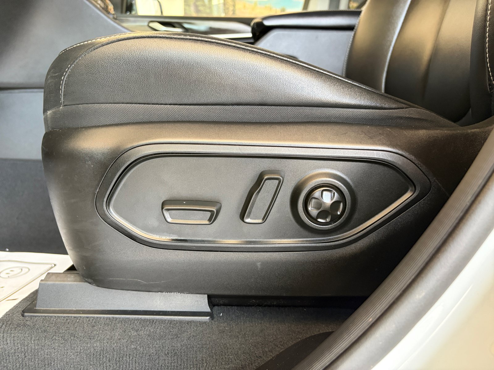 Used 2024 Jeep Grand Cherokee Limited 4xe AWD/4WD image 15