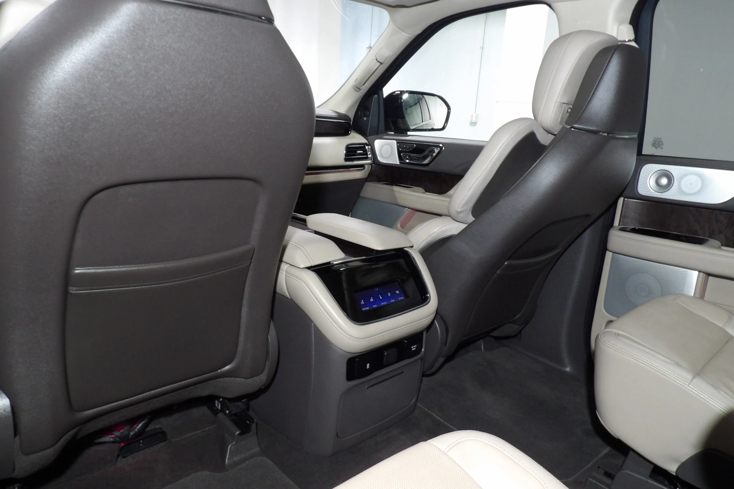 Used 2022 Lincoln Navigator Reserve AWD/4WD image 22