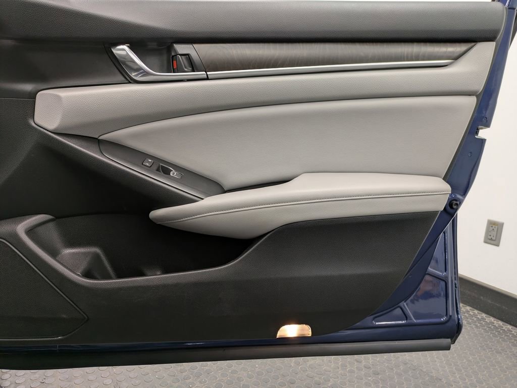 Used 2018 Honda Accord Touring image 27