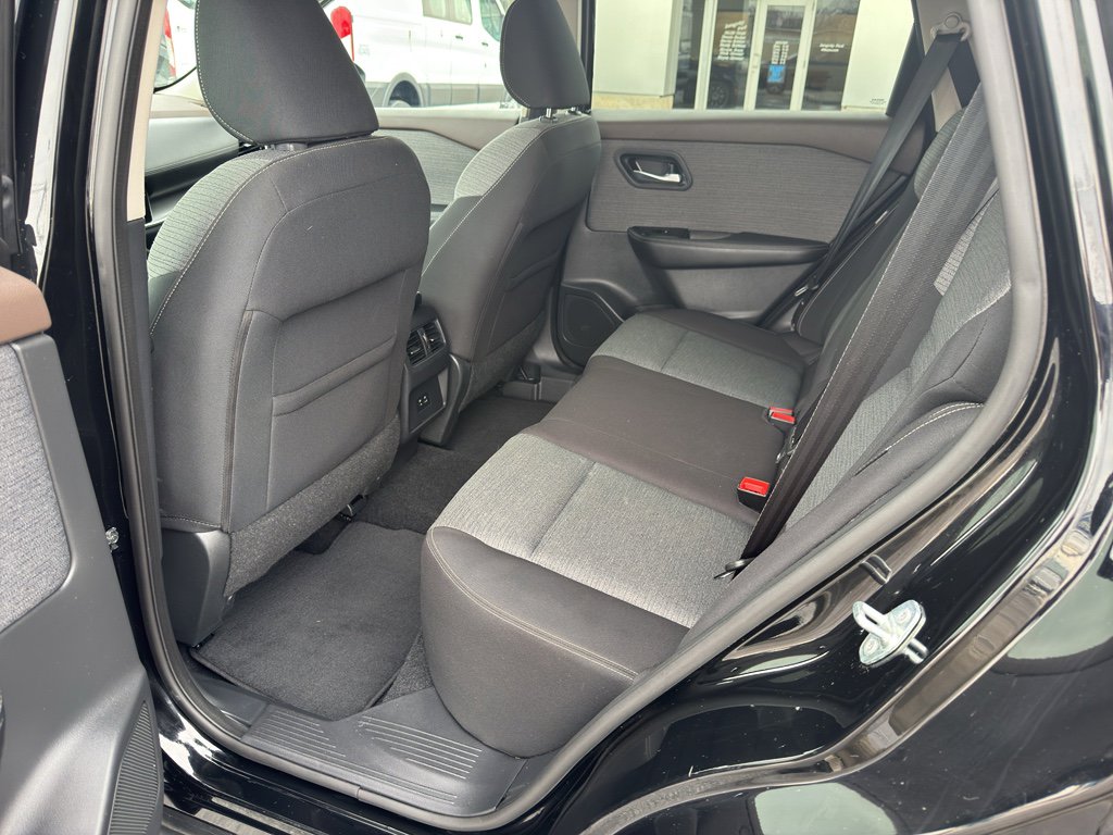 Used 2021 Nissan Rogue SV image 24