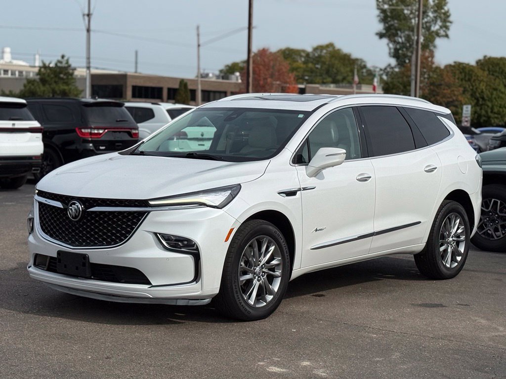 Used 2023 Buick Enclave Avenir w/ Avenir Technology Package AWD/4WD image 44