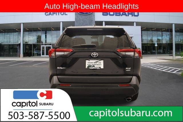 Used 2021 Toyota RAV4 XLE Premium AWD/4WD image 5