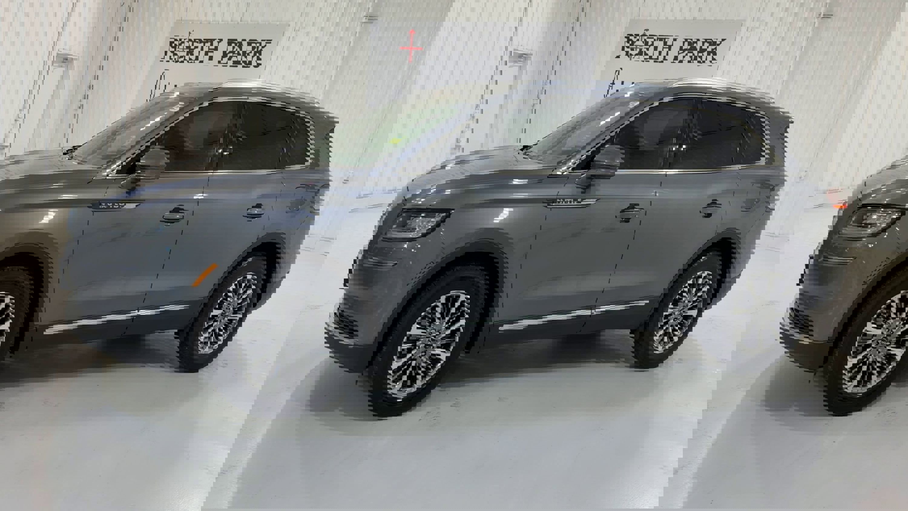 Used 2023 Lincoln Nautilus FWD image 6