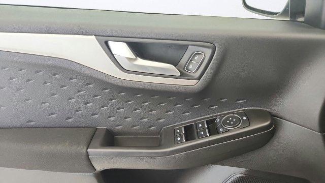 Used 2020 Ford Escape SE FWD image 18