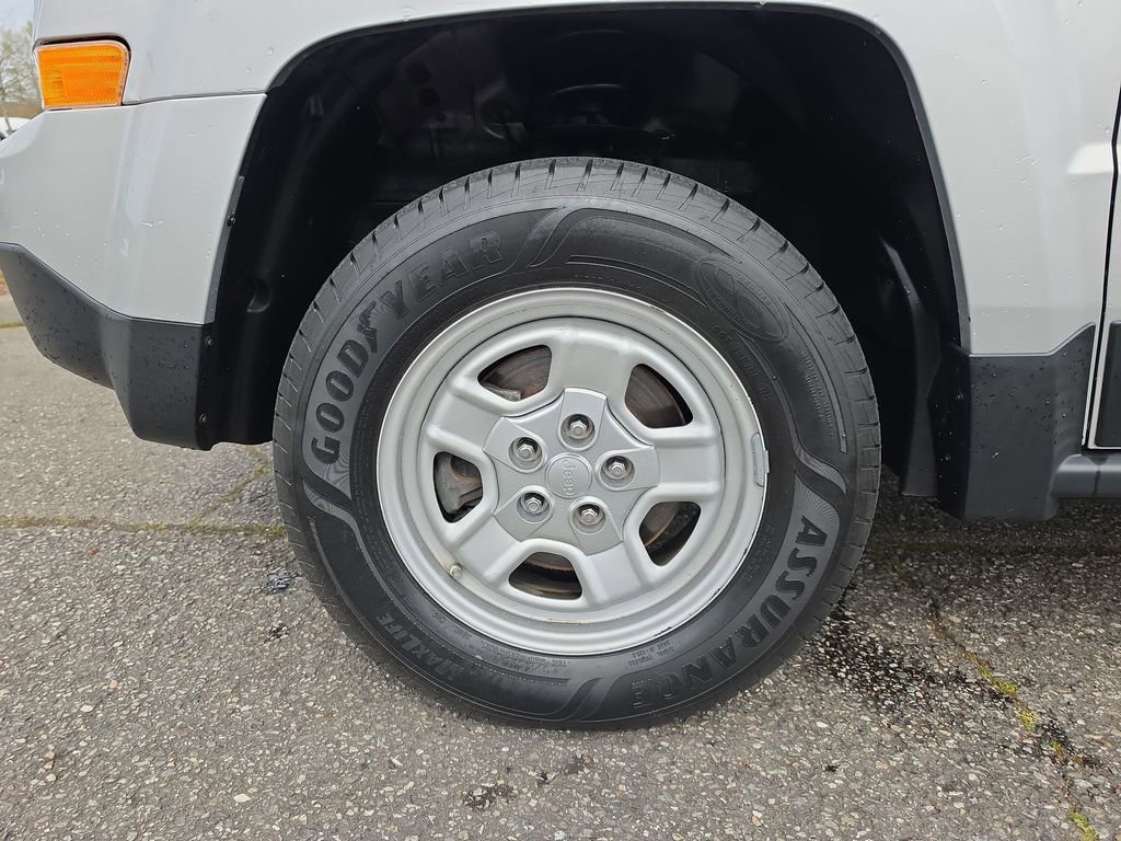 Used 2012 Jeep Patriot Sport AWD/4WD image 31