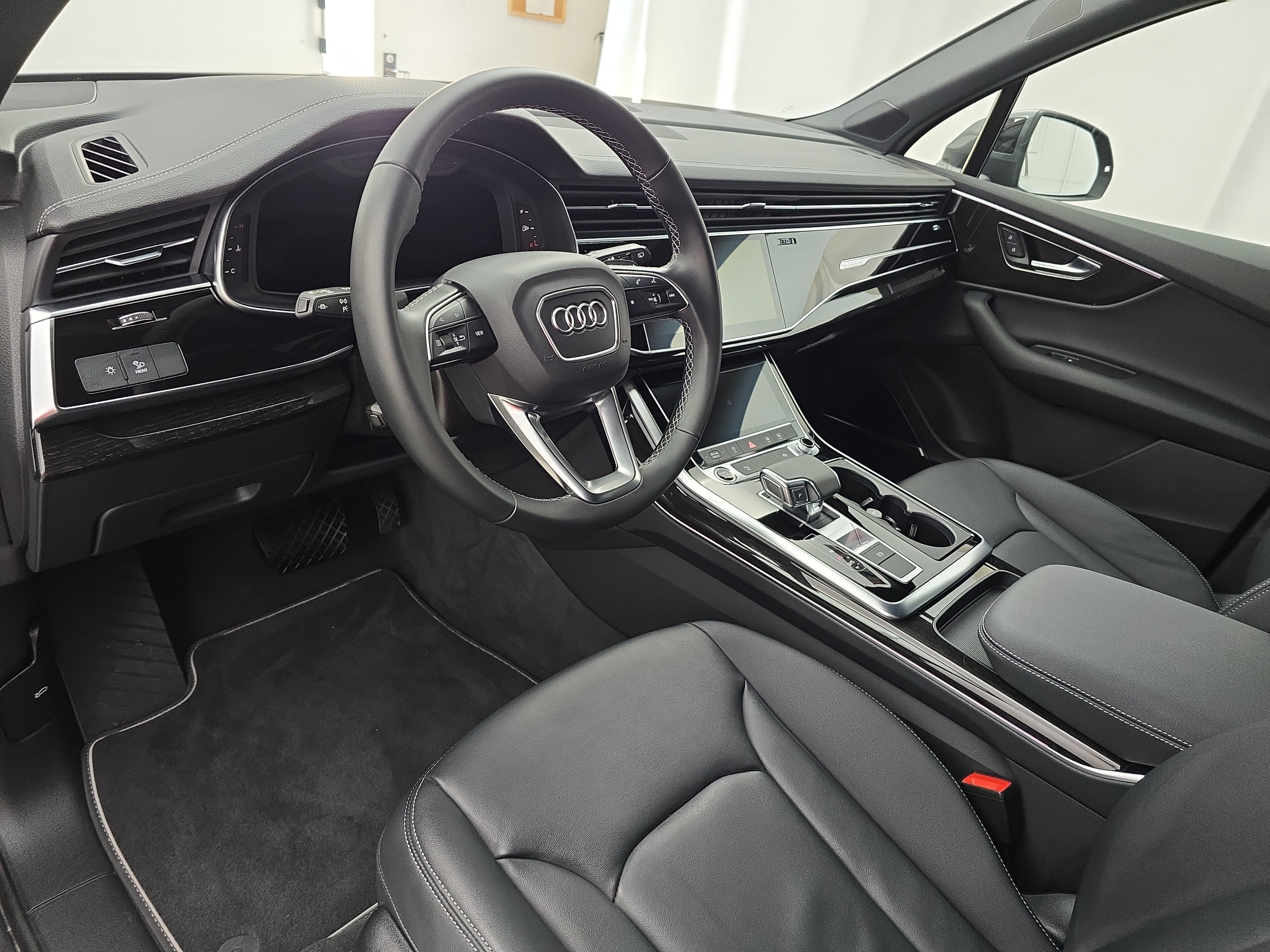 Used 2025 Audi Q7 2.0T Premium w/ Convenience Plus Package image 18