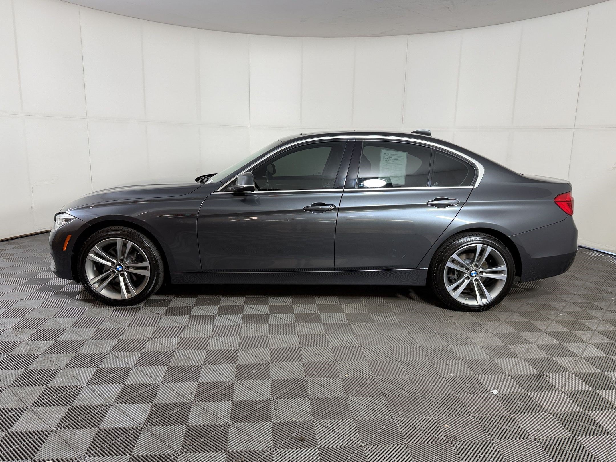 Used 2017 BMW 328d xDrive Sedan AWD/4WD image 2