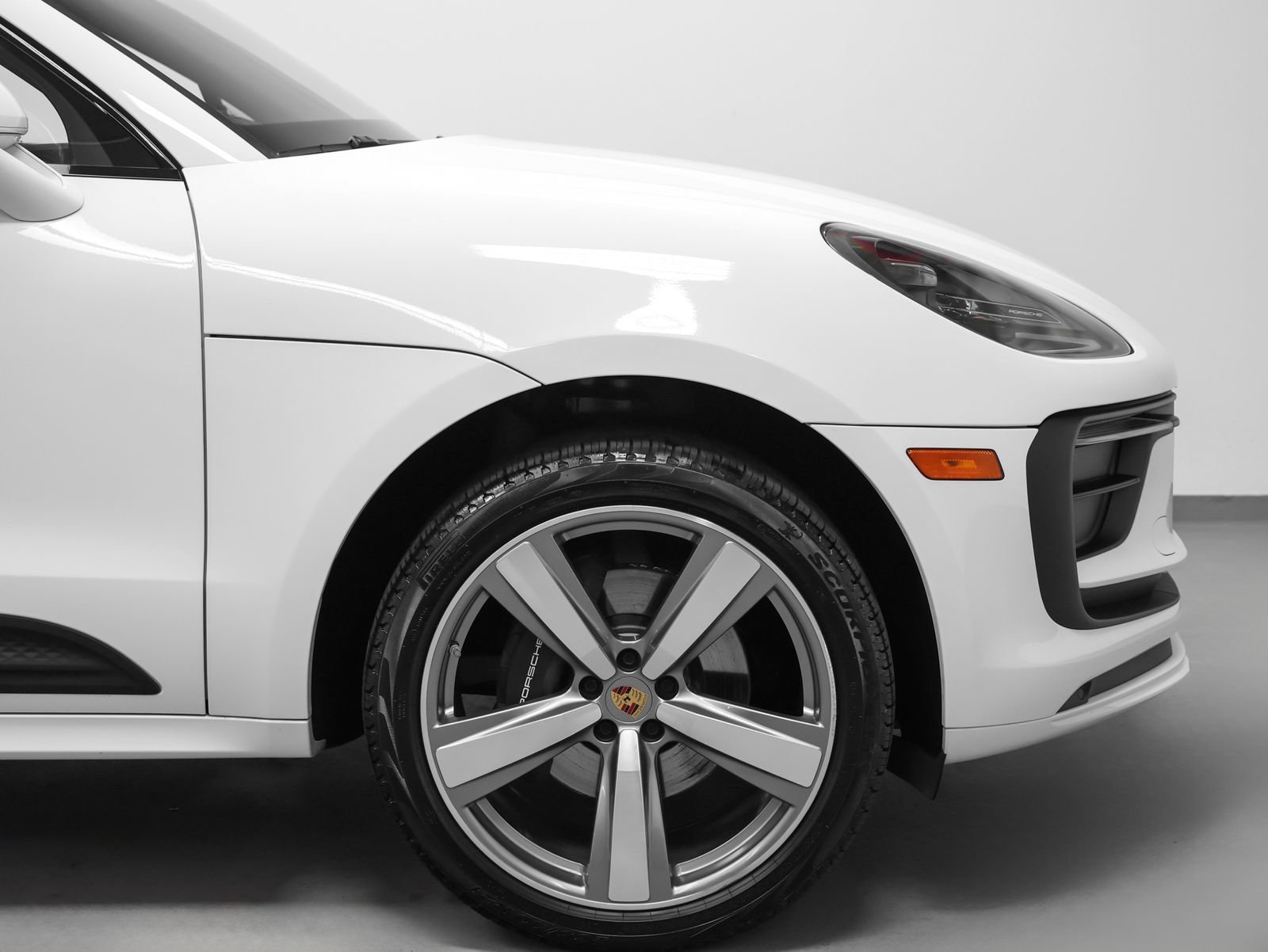 Certified 2023 Porsche Macan image 14