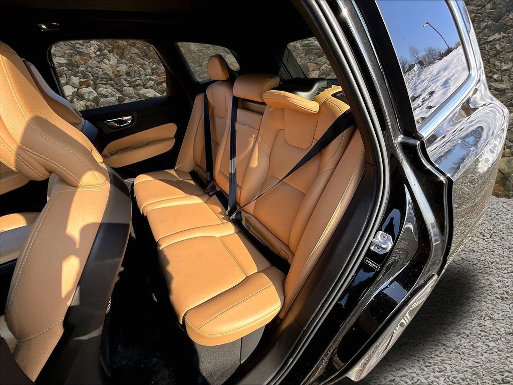 Used 2019 Volvo XC60 T5 Inscription w/ Protection Package image 24