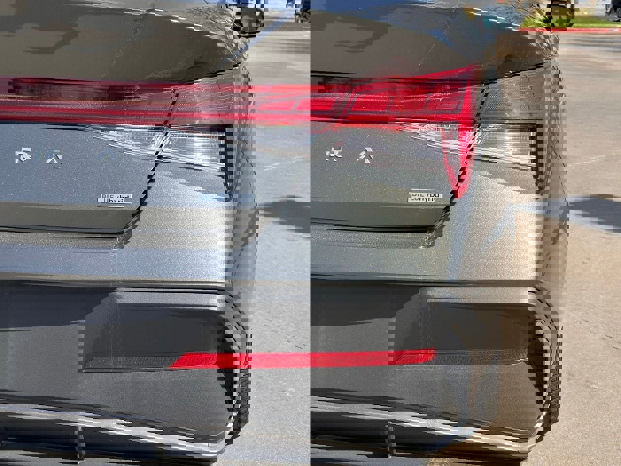 Used 2025 Hyundai Elantra Blue image 20