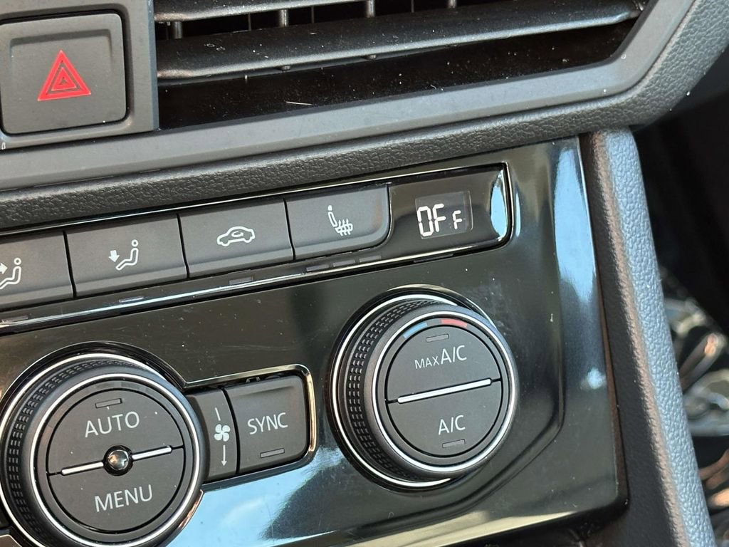 Certified 2022 Volkswagen Jetta SEL image 31