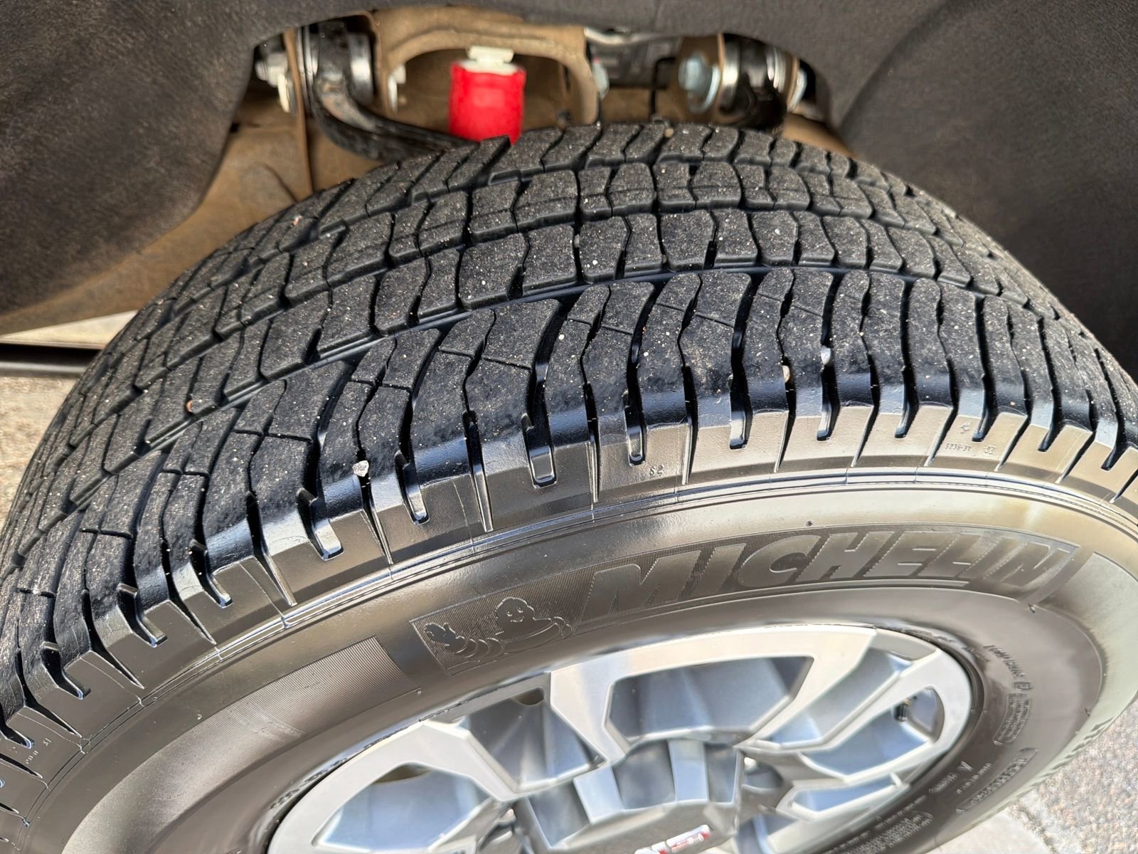 Used 2024 GMC Sierra 2500 SLT w/ SLT Premium Package image 12