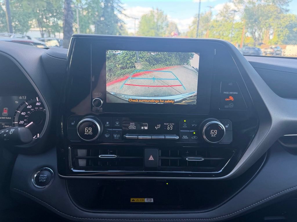 Used 2023 Toyota Highlander XLE FWD image 24