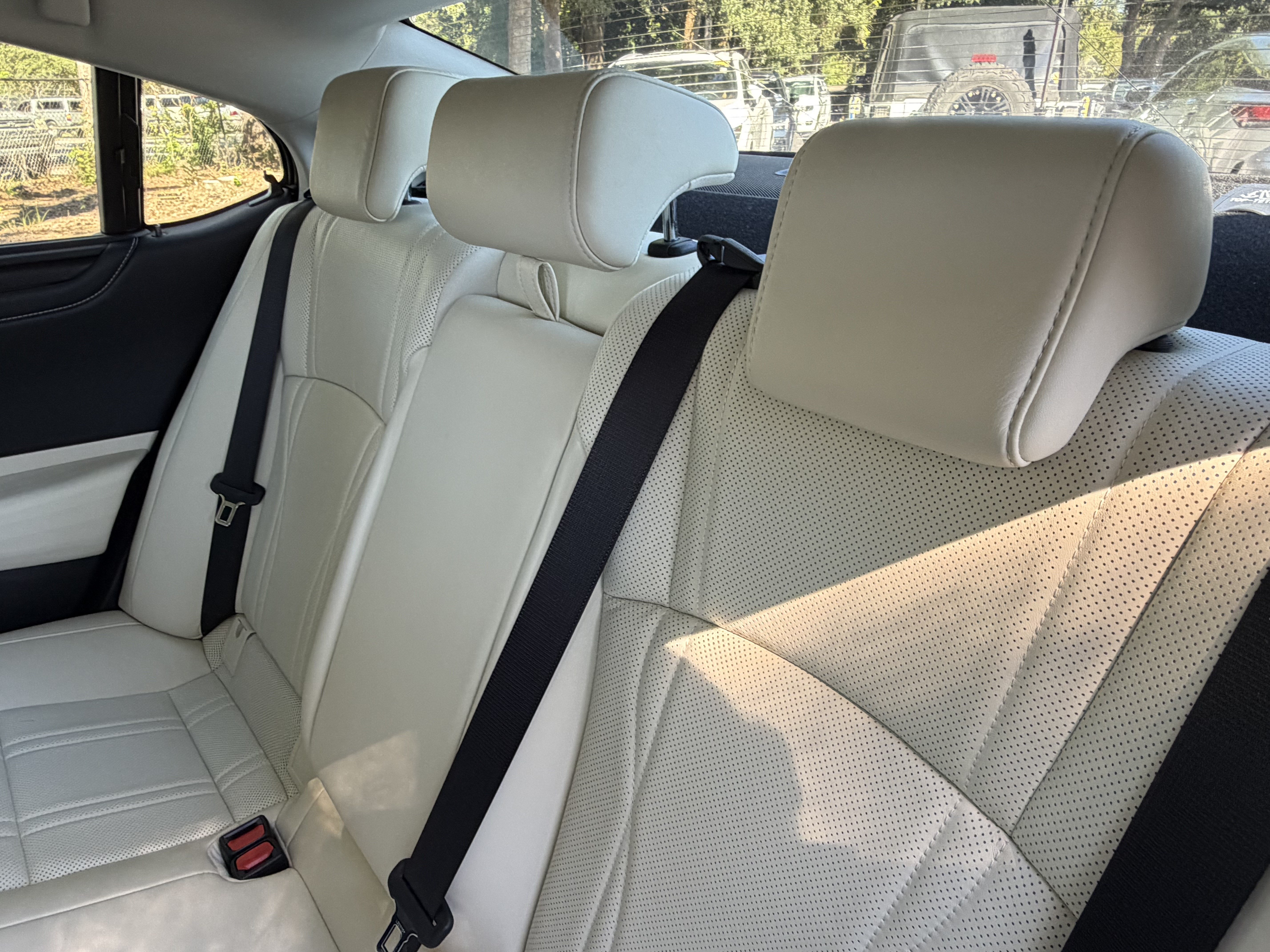 Used 2022 Lexus ES 300h Ultra Luxury FWD image 32