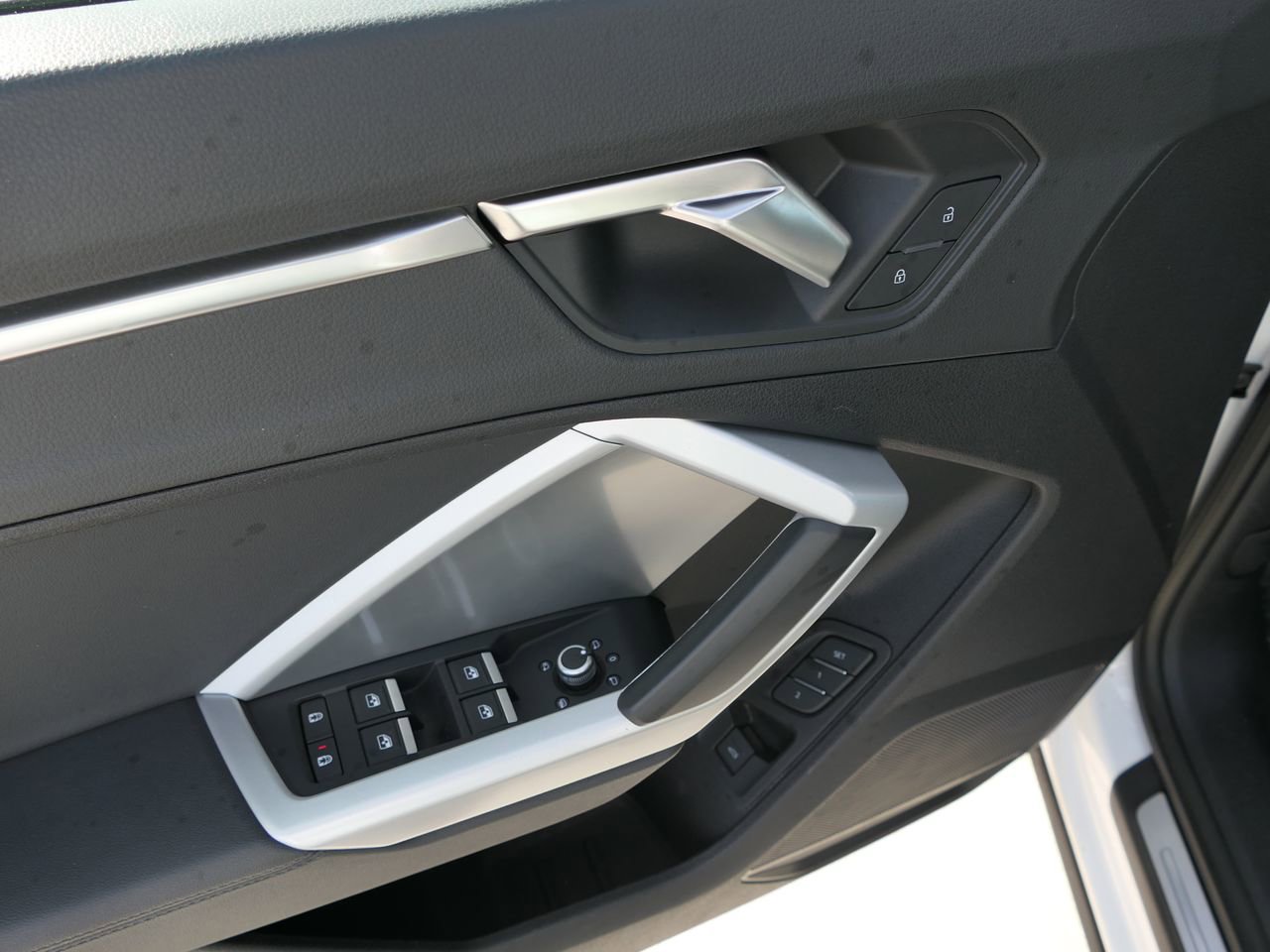 Used 2024 Audi Q3 2.0T Premium image 13