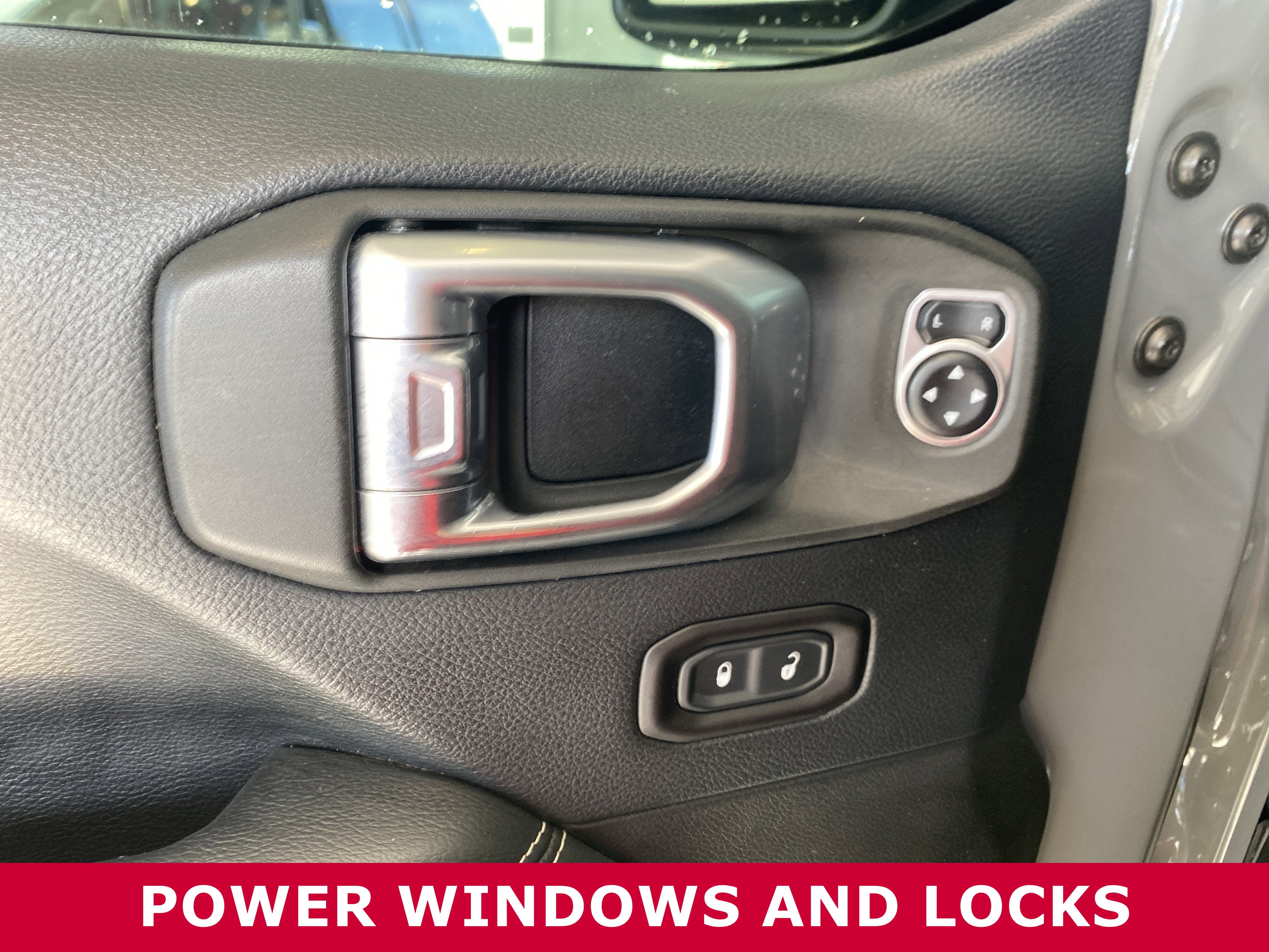 Used 2018 Jeep Wrangler Unlimited Sahara image 9