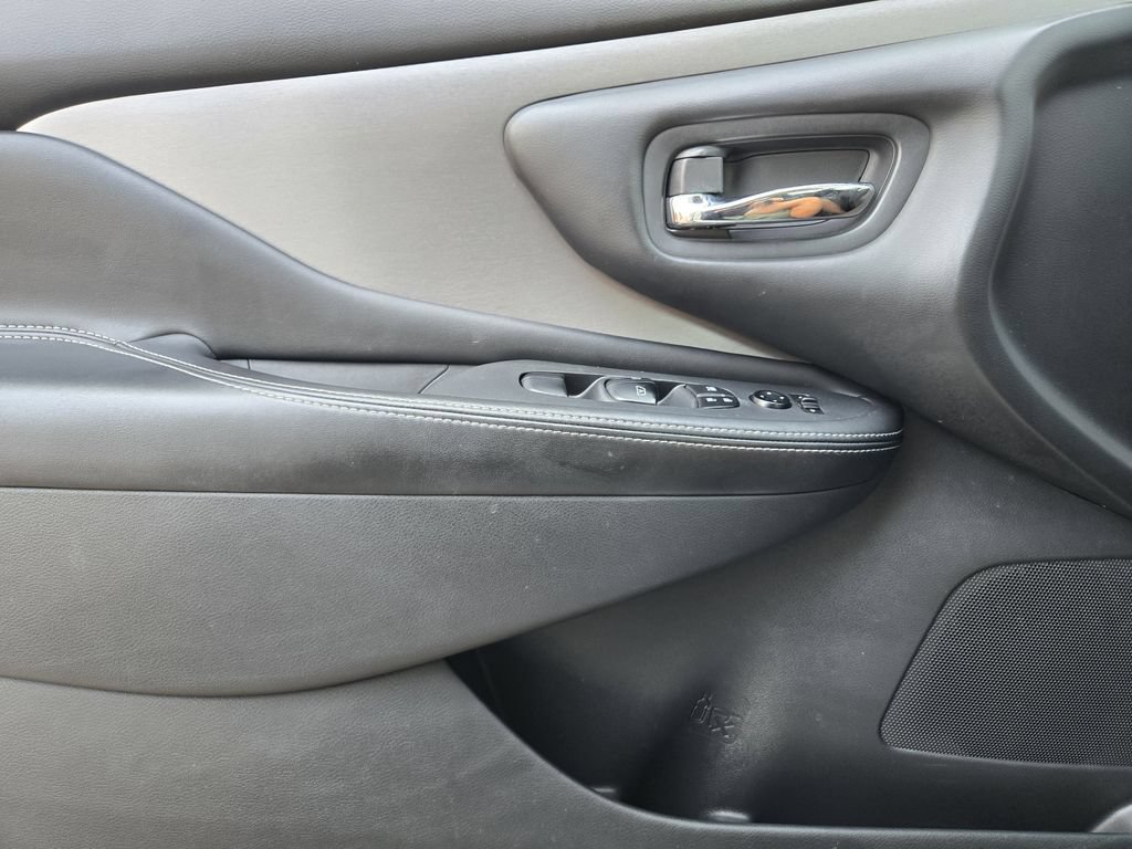 Used 2021 Nissan Murano S FWD image 25