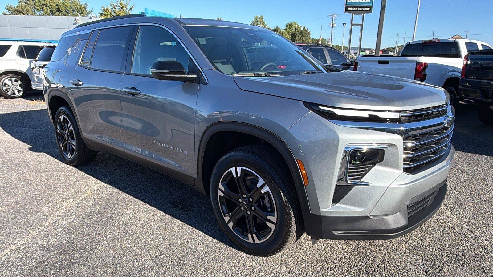 New 2027 Chevrolet Traverse LT w/ Driver Confidence Package FWD image 6