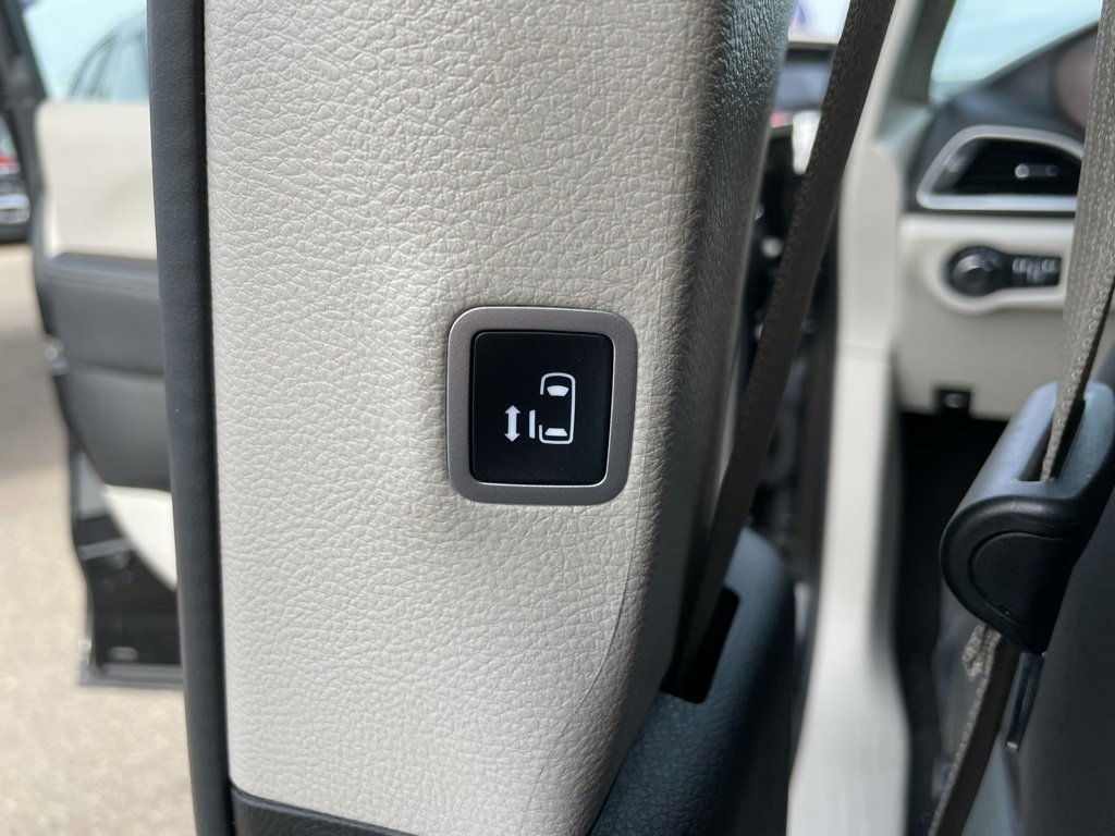 Used 2024 Chrysler Voyager LX image 52