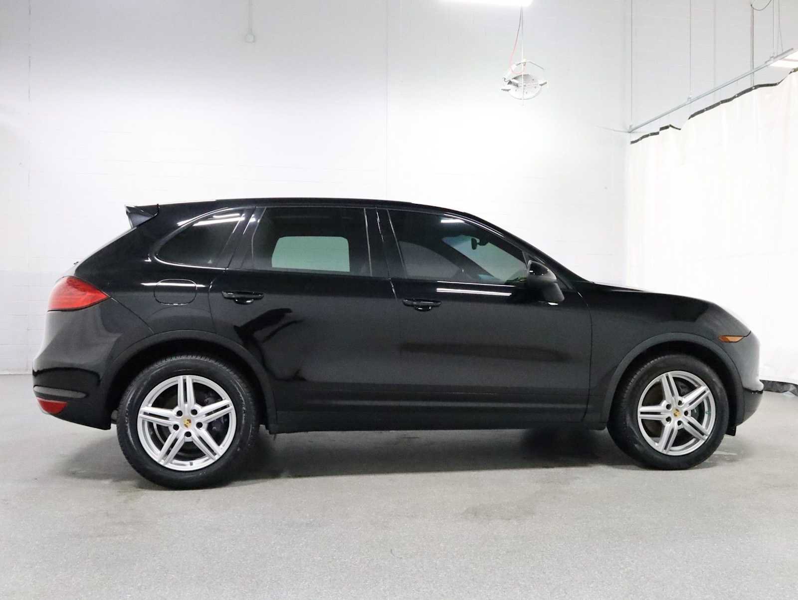 Used 2014 Porsche Cayenne Platinum Edition AWD/4WD image 10