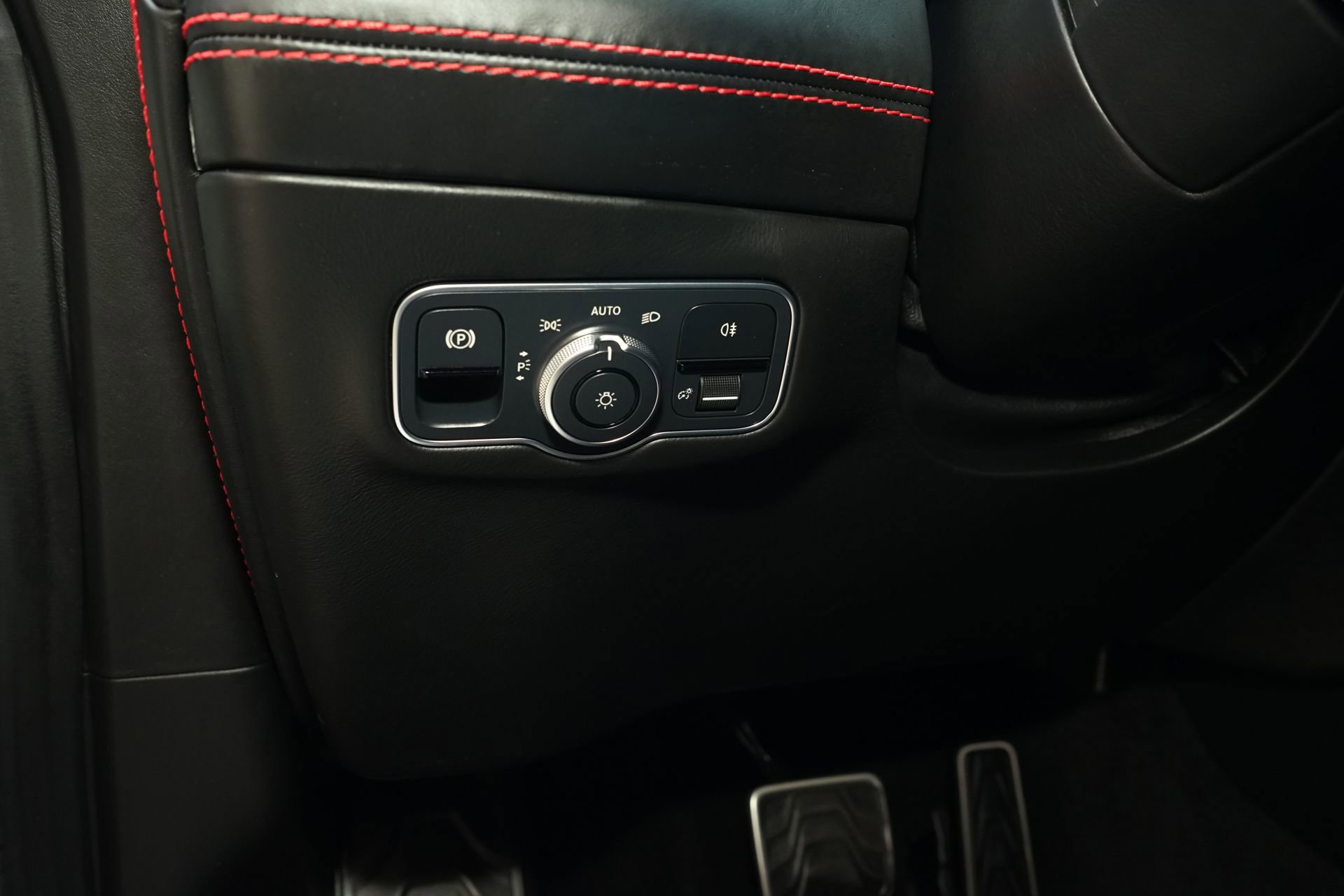 Used 2021 Aston Martin DBX AWD/4WD image 28