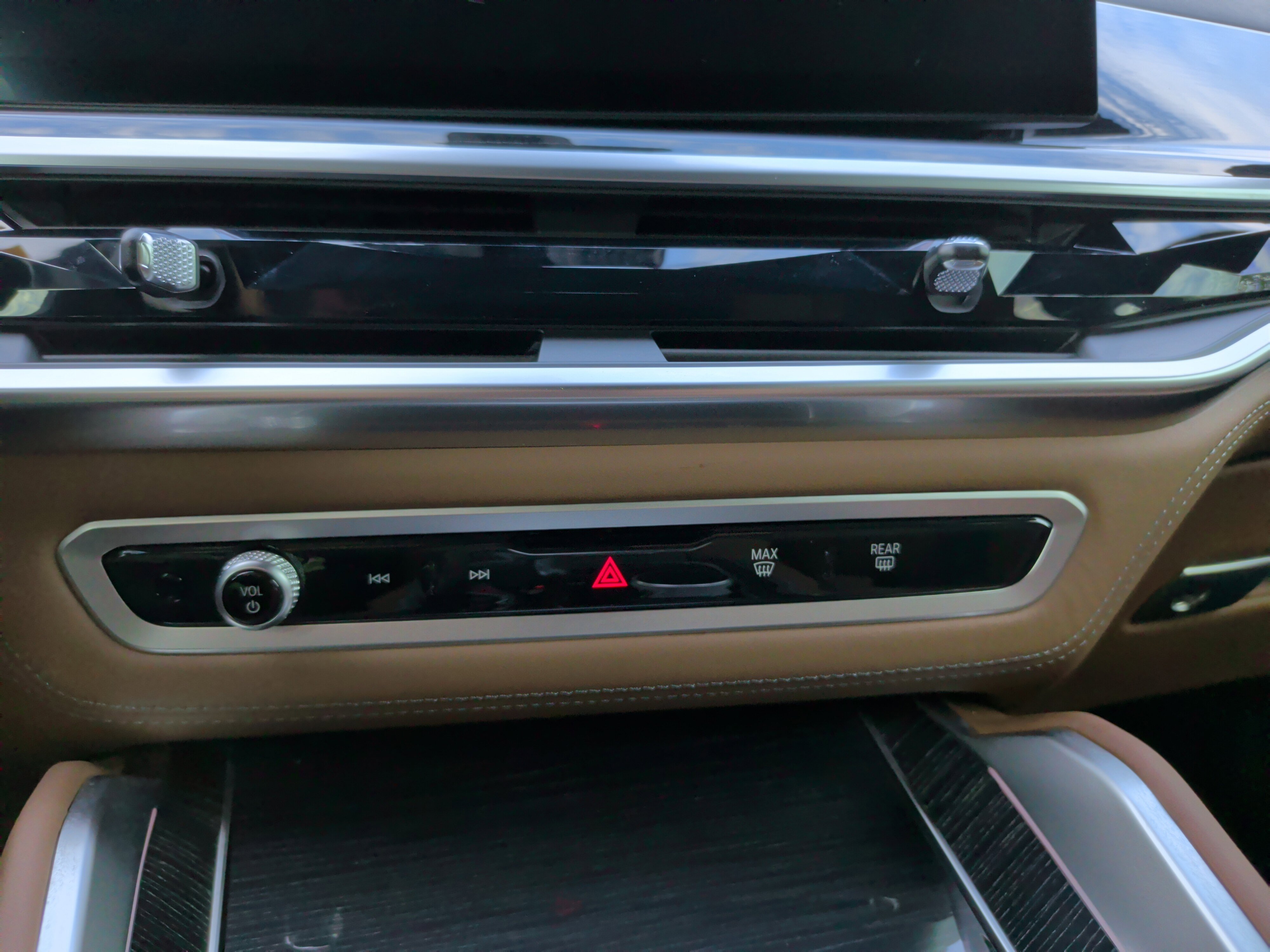 Used 2024 BMW X5 M Competition w/ Executive Package image 18