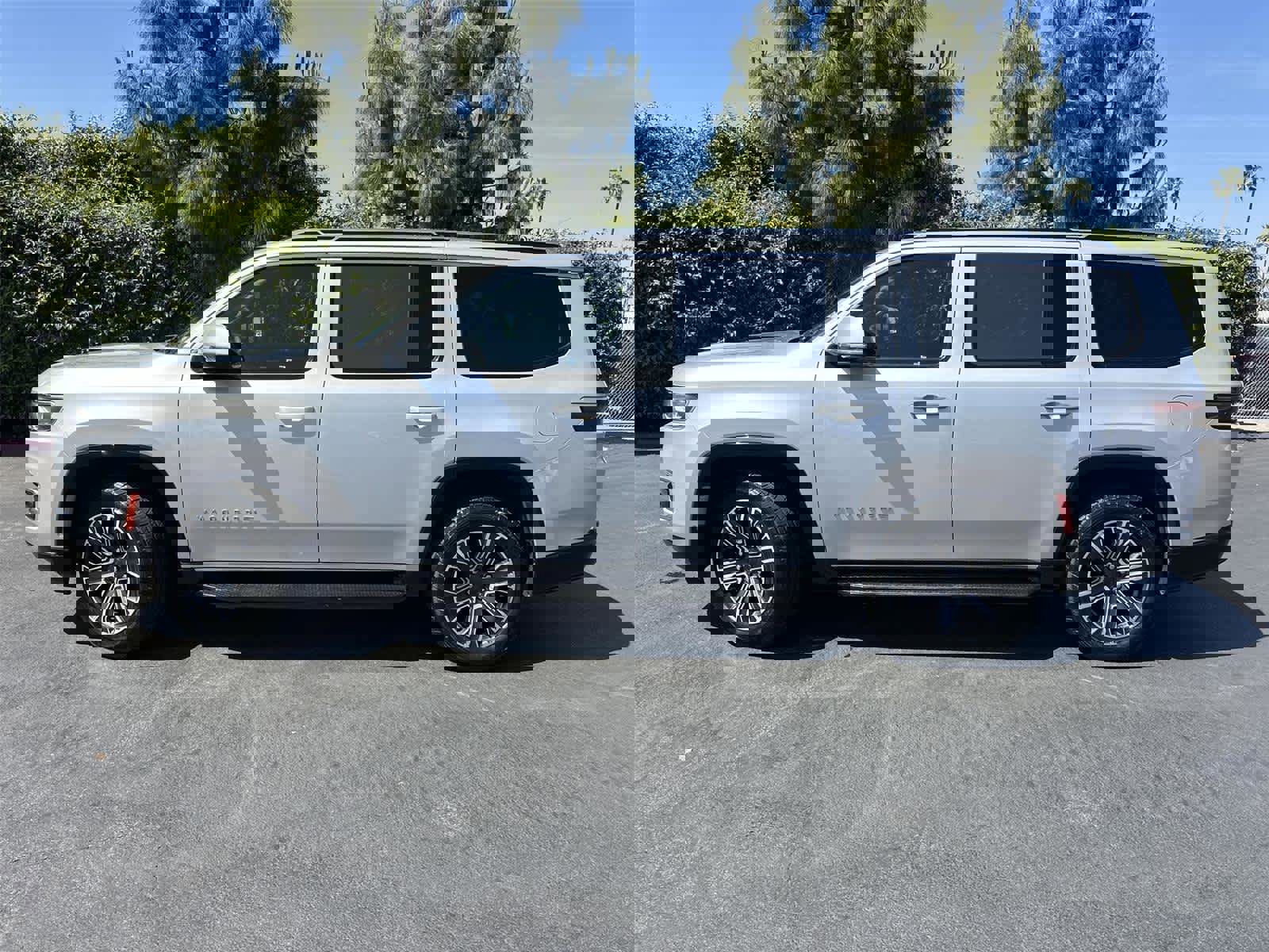 Used 2022 Jeep Wagoneer Series III image 3