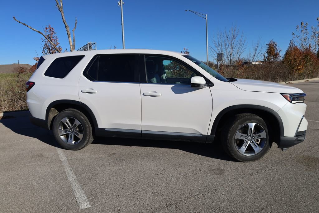 Used 2025 Honda Pilot EX-L image 8