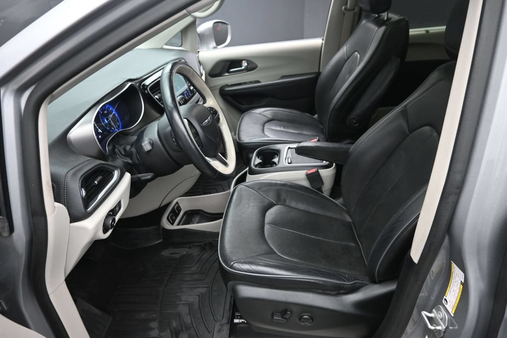 Used 2018 Chrysler Pacifica Limited FWD image 21