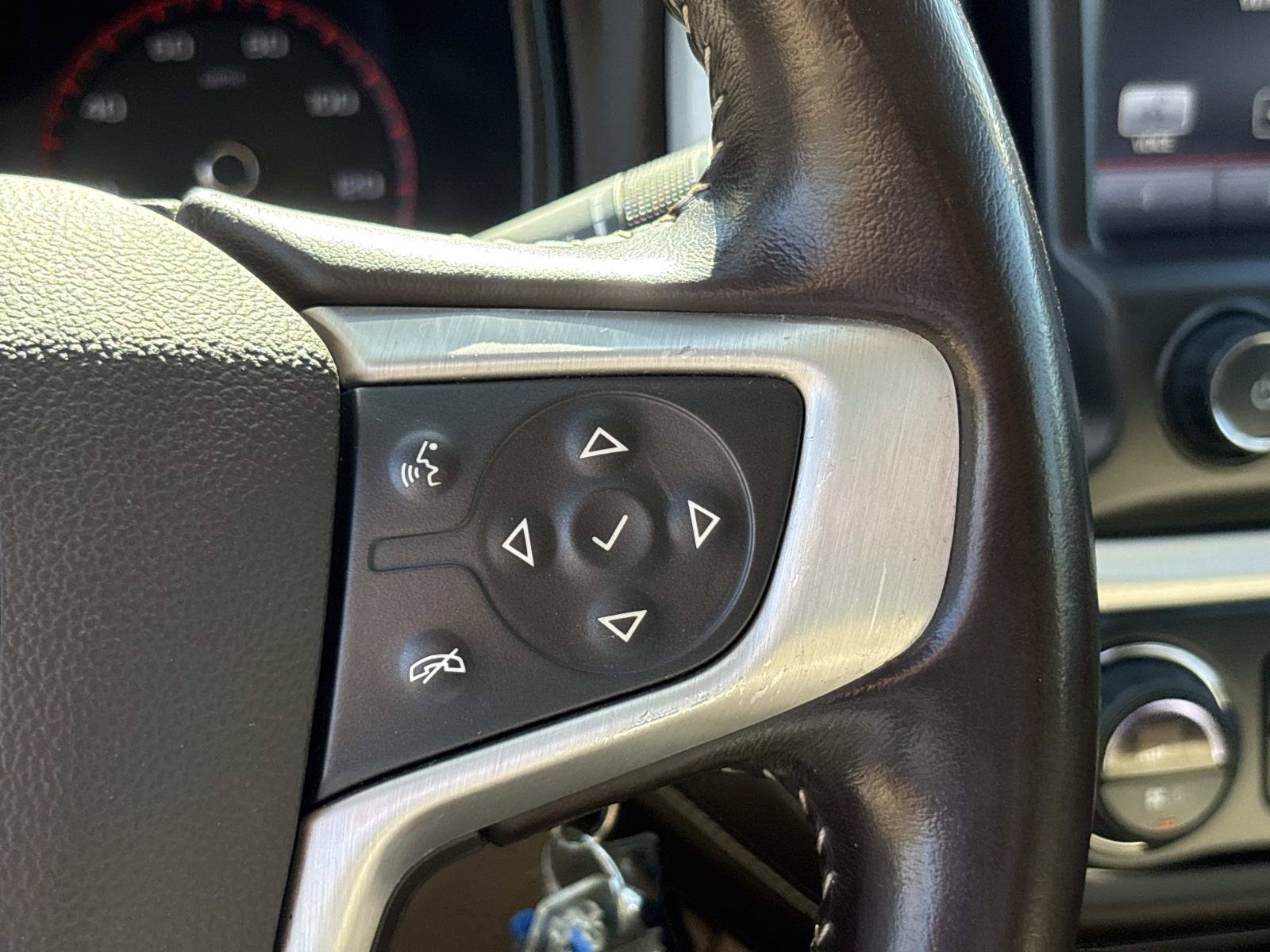 Used 2015 GMC Canyon SLT w/ Driver Alert Package AWD/4WD image 18