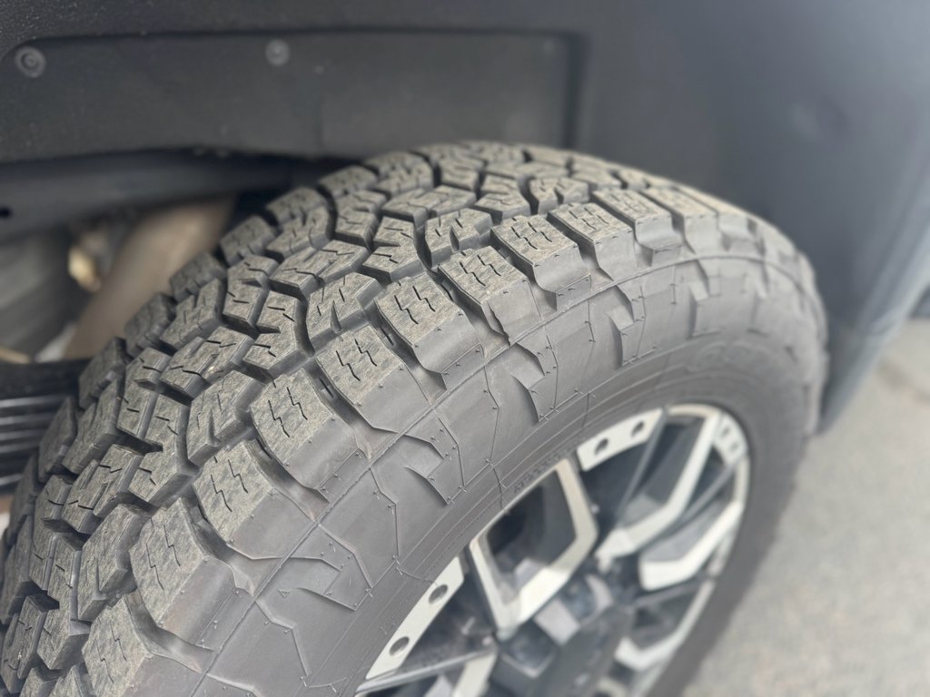 Used 2024 GMC Sierra 2500 Denali w/ Denali Reserve Package image 4