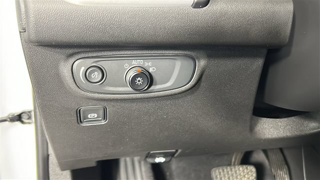Used 2021 GMC Terrain SLE w/ Driver Convenience Package FWD image 19