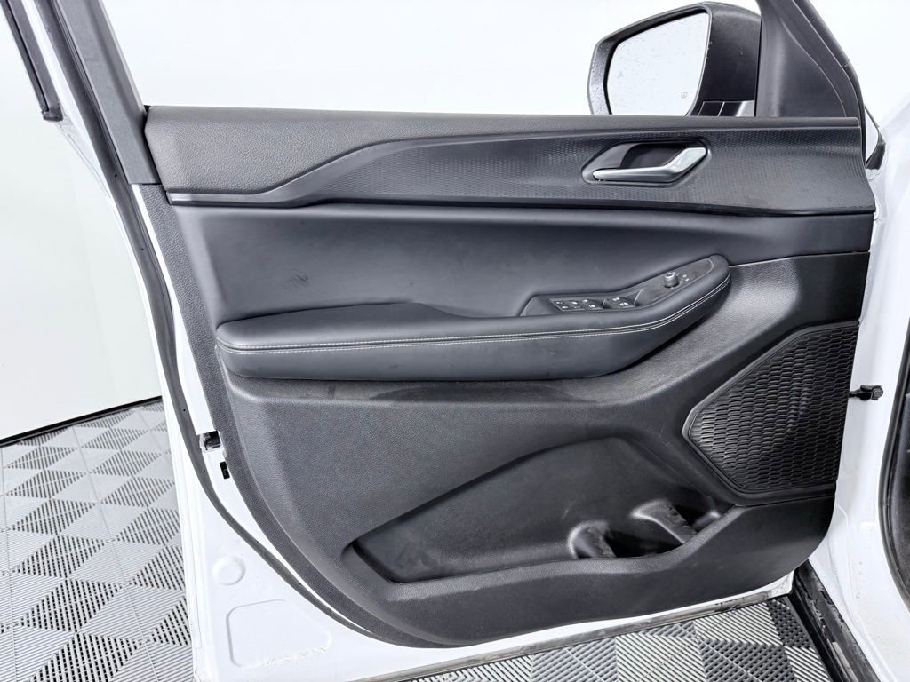 Used 2025 Jeep Grand Cherokee Laredo X w/ Luxury Tech Group I image 9