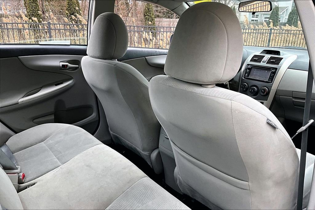 Used 2013 Toyota Corolla LE w/ Premium Pkg image 29