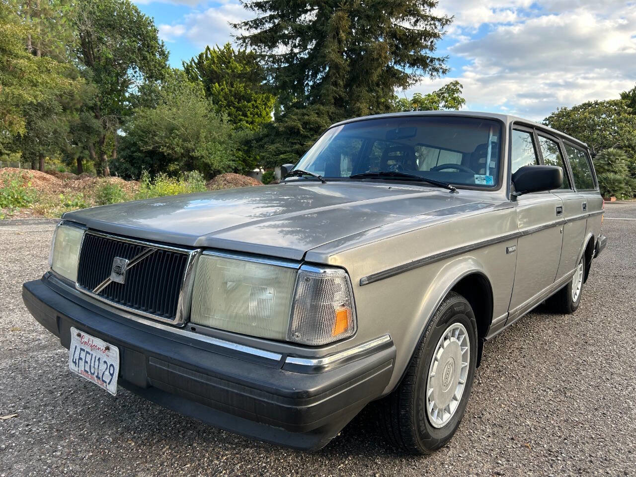 Used 1992 Volvo 240 Wagon RWD image 1