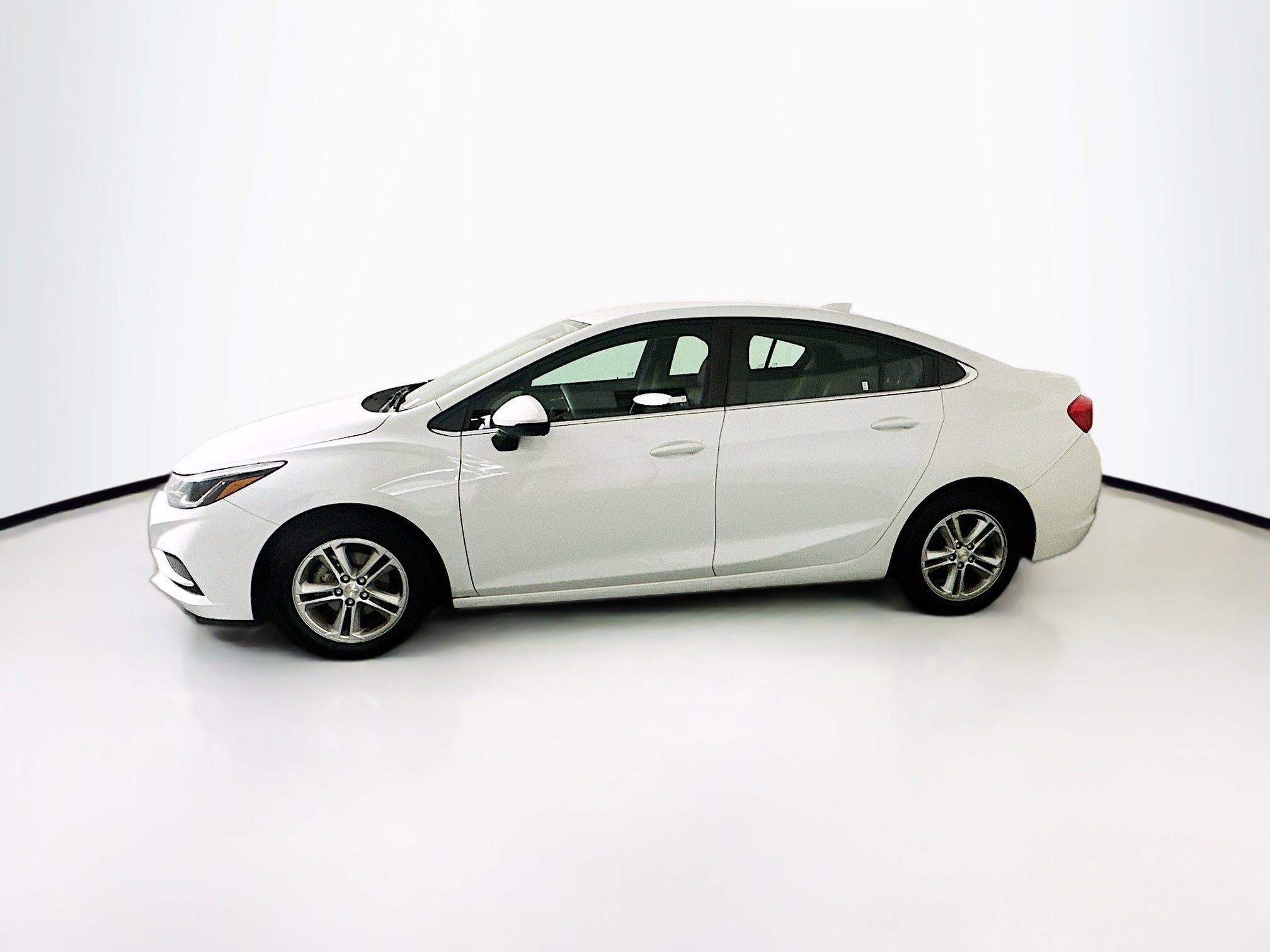 Used 2017 Chevrolet Cruze LT image 4