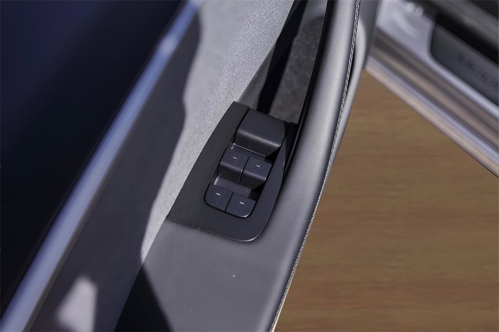 Used 2024 Tesla Model 3 Standard Range image 20