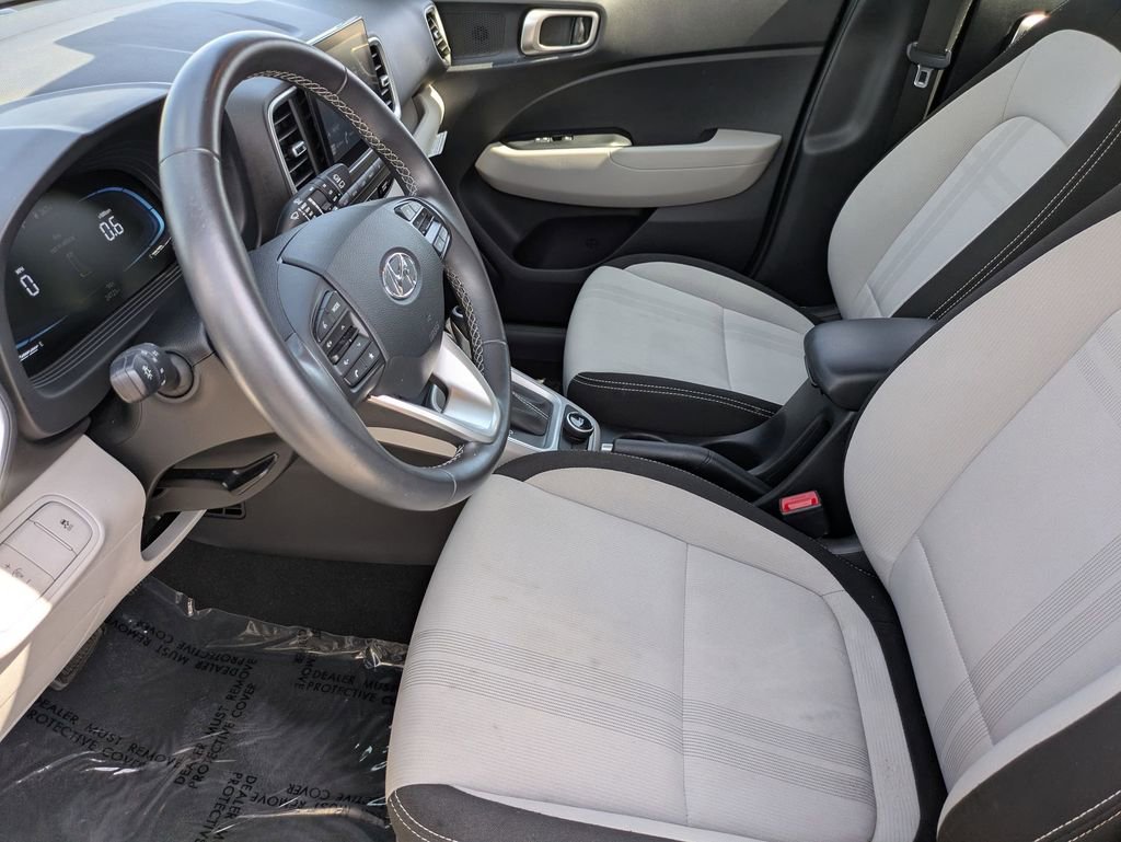 Used 2025 Hyundai Venue SEL FWD image 23