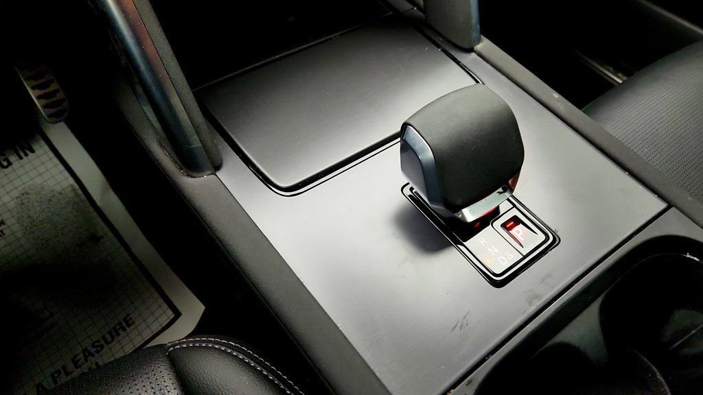 Used 2025 Land Rover Discovery Sport Dynamic SE image 19