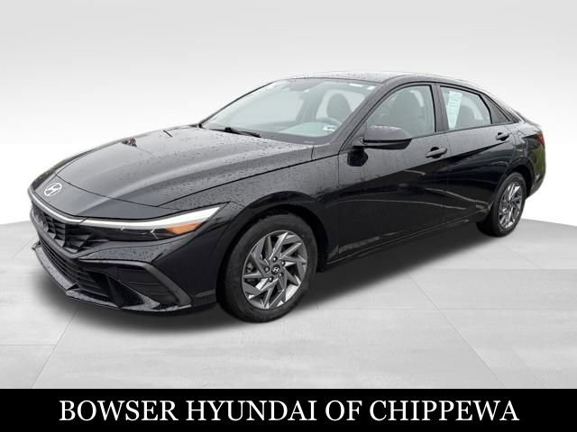 Used 2024 Hyundai Elantra SEL image 1