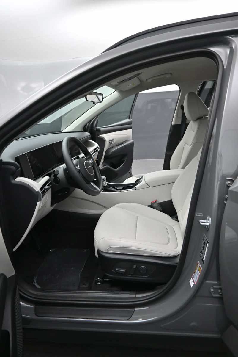 New 2026 Hyundai Tucson SEL Plus w/ Tow & Go Package AWD/4WD image 16