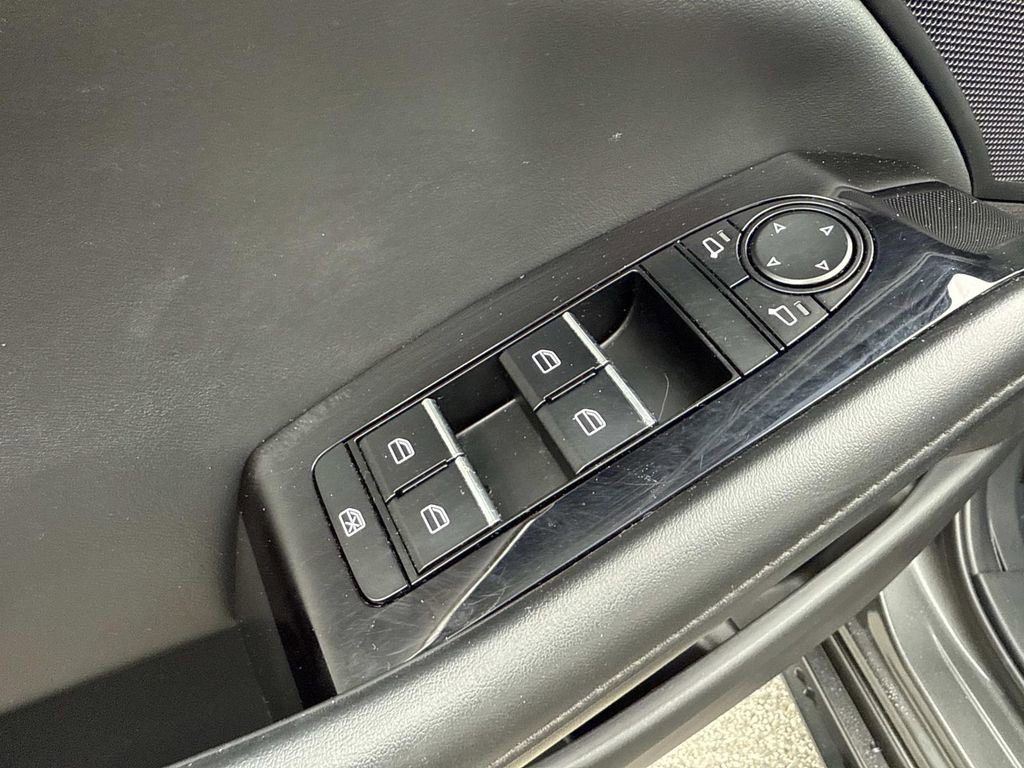 Used 2021 MAZDA MAZDA3 s image 22