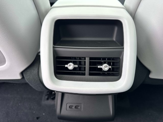 New 2027 Cadillac Lyriq Luxury w/ LPO, Floor Liner Package AWD/4WD image 14