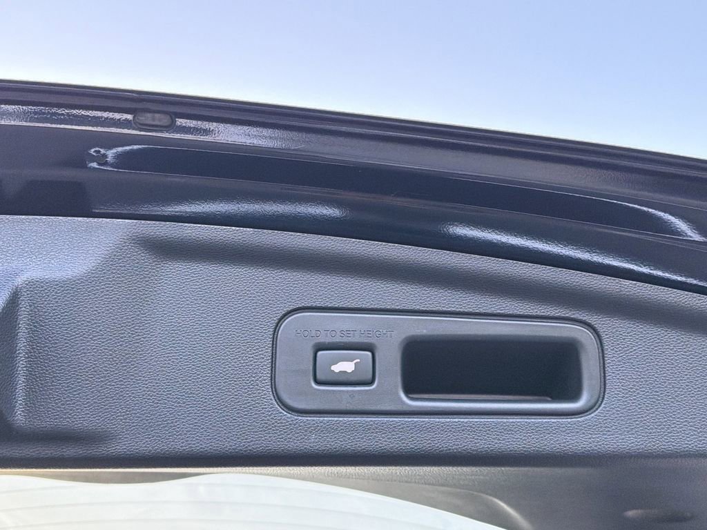 Used 2025 Acura MDX w/ Technology Package image 17