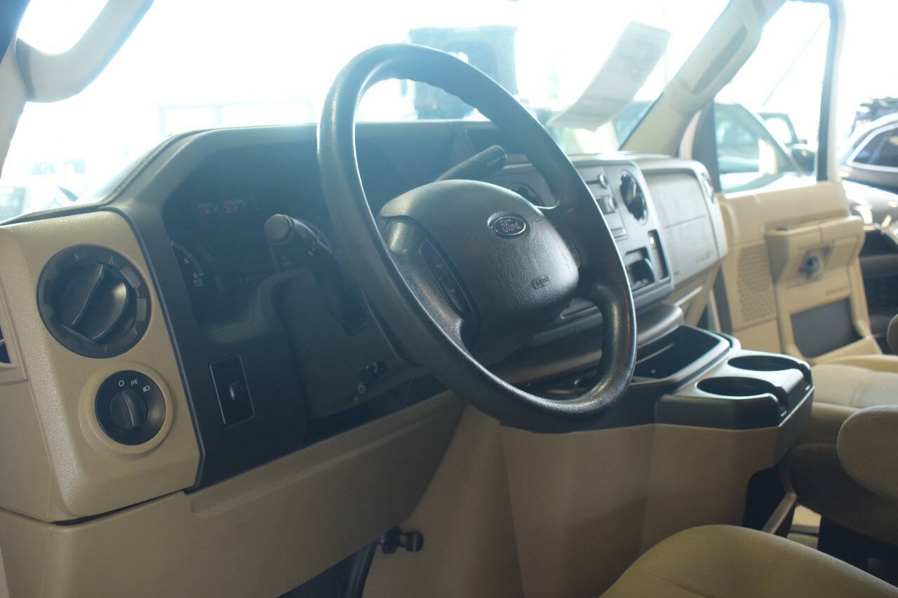 Used 2014 Ford E-350 and Econoline 350 XLT RWD image 48