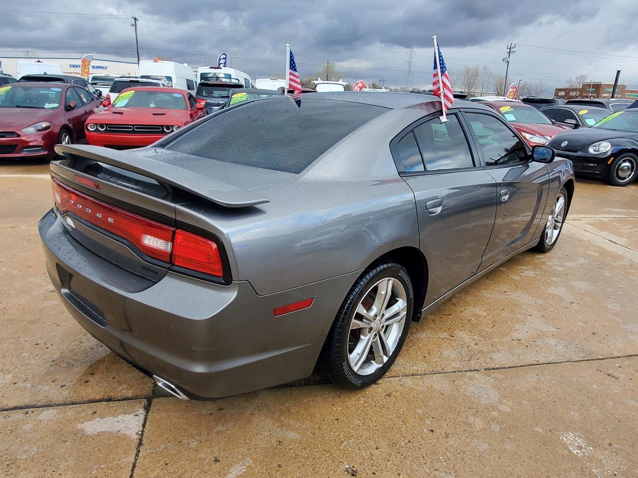 Used 2011 Dodge Charger SE RWD image 6